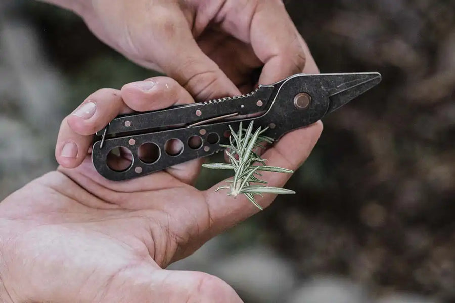 Herb Harvest Strip Tool - Tumbled Black